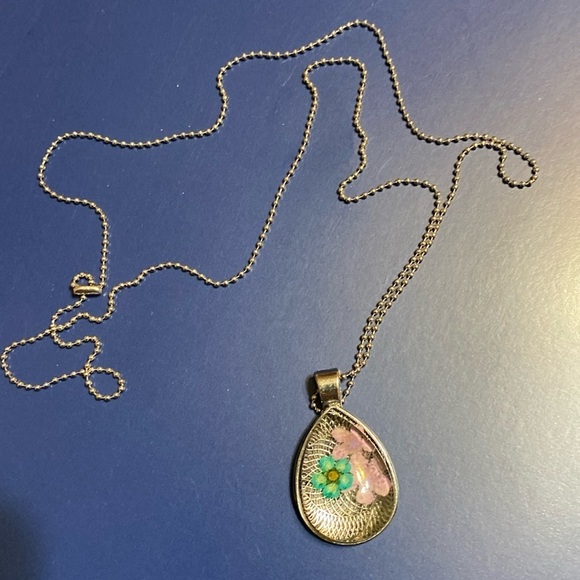 Real flowers resin necklace with delicate 26 inch silver chain in gift b… - Picture 5 of 7